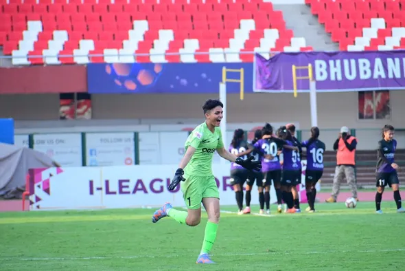 Shreya Hooda won the Best Goalkeeper of the IWL 2023-24 award with 9 clean sheets in 12 games. | Image | Sportz Point