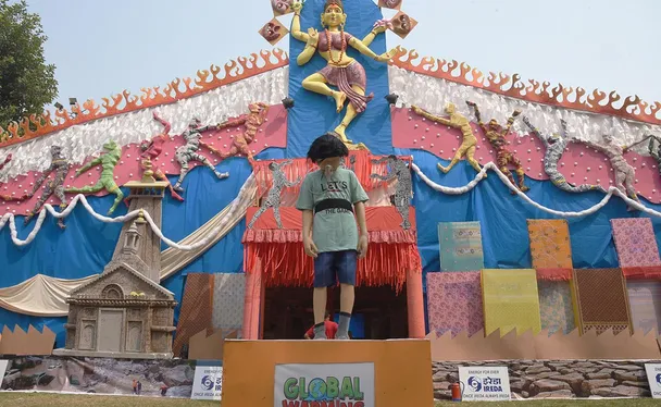The famous Aram Bagh Durga Puja Samiti in Delhi has installed a model of a child wearing face mask to focus on their theme of Green Earth in view of the natural disasters faced this year. 