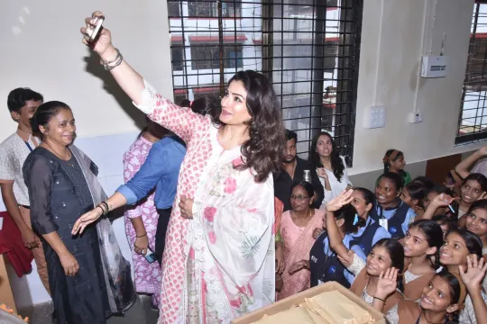 Short: How ‘mast-mast’ star Raveena Tandon brought smiles on faces of  teenage school-girls at MEGA-BMC event ? by Chaitanya Padukone