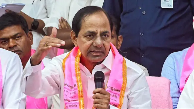 Breaking News: కేసీఆర్ క్యాంపు ఆఫీసుకు టులెట్ బోర్డు