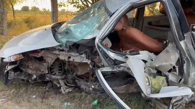 Ap Road Accident: ఏపీలో ఘోర ప్రమాదం.. టైరు పేలి డివైడర్‌ను ఢీకొట్టిన కారు- వైజాగ్ యువకుడు మృతి!