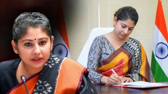 Smita Sabharwal: స్మితా సబర్వాల్‌కు బిగ్ షాక్.. ఆ యూనివర్సిటీ నుంచి నోటీసులు..?