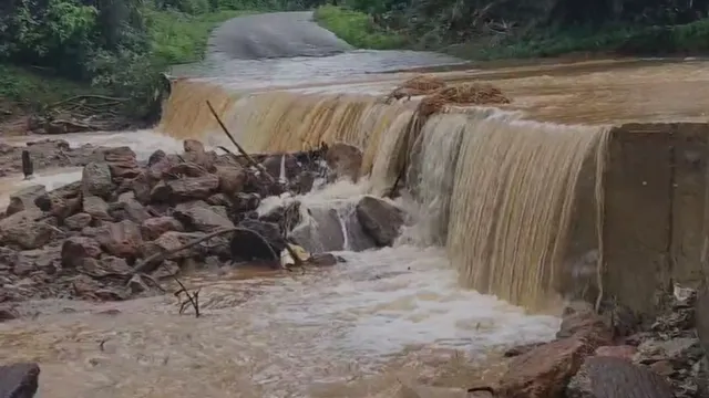 Andhra Pradesh : ఉలిక్కిపడ్డ ఉత్తరాంధ్ర... పొంగిన వాగులు... నిలిచిన రాకపోకలు!