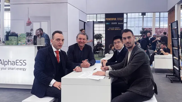DAS Solar and Solar Crew partner at Solar Solutions Amsterdam 2025