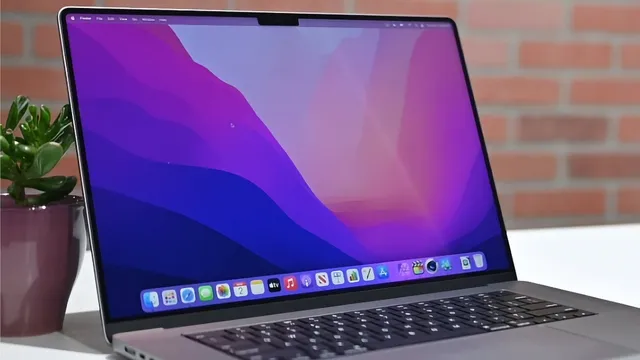 Apple's OLED MacBook Pro: A Delayed Odyssey to 2027