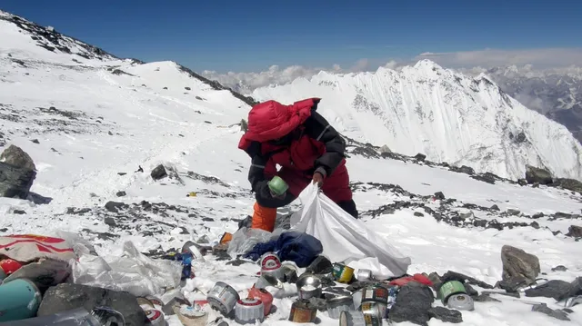 Mount Everest Introduces Mandatory 'Poo Bags' for Climbers to Preserve  Environment