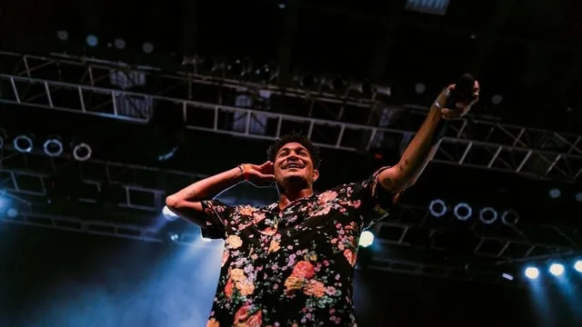 Hoodie deals allen concert