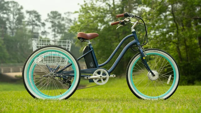 Steerable tricycle outlet