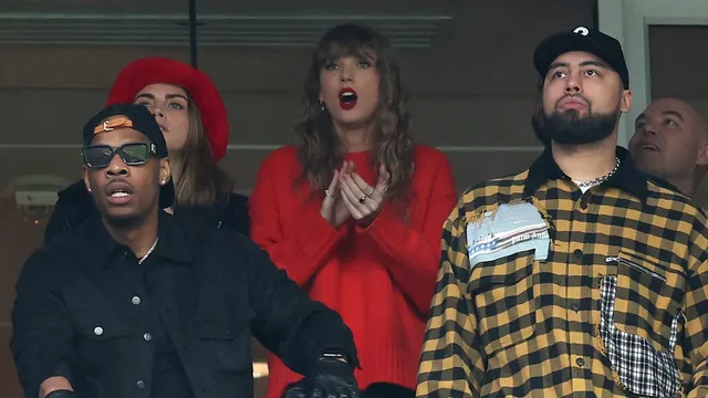 M S Offers Budget Friendly Alternative to Taylor Swift s Red Jumper