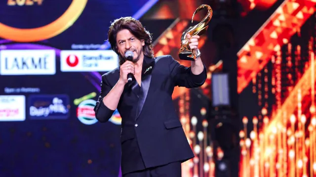 Dedicated to Family SRK's Zee Cine Award Speech