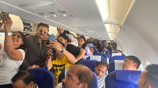 Fans shower Anil Kapoor with love in a flight, pictures go viral!