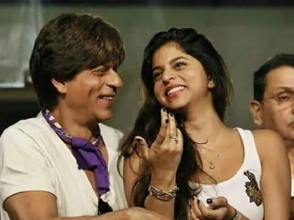 Shah Rukh Khan shares a light moment with daughter Suhana Khan