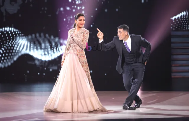 Recreating moments from ‘Aarzoo’, Madhuri and Akshay reminisces the good old days