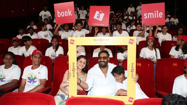 Ajay Devgn celebrates his birthday with BookASmile (2)