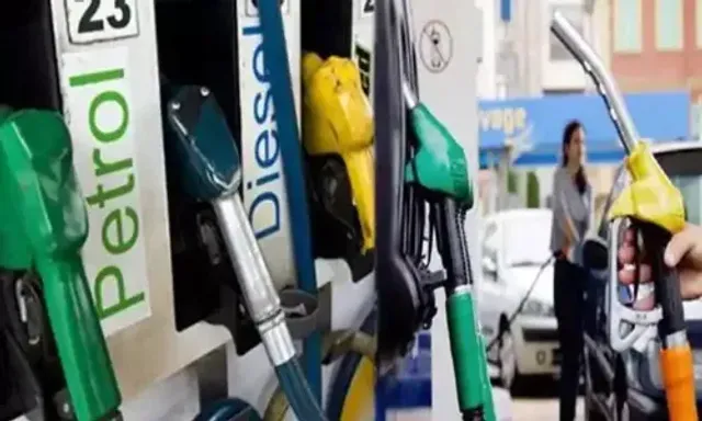 Petrol price in Delhi likely to come down as Delhi government is planning to reduce VAT on it