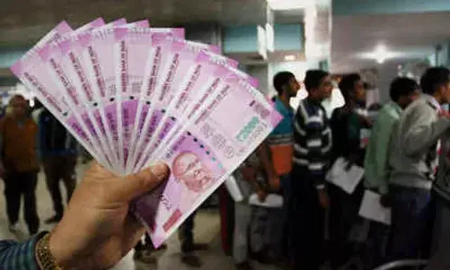 Window opens for exchanging 2000 rupee note in banks