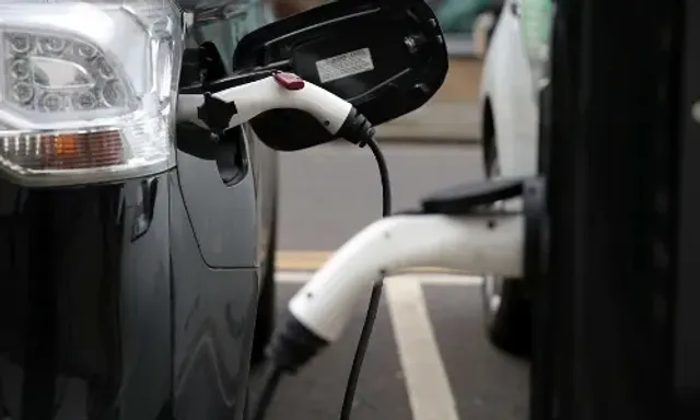 Govt: Over 5 lakh 17 thousand electric vehicles registered in country over last three years