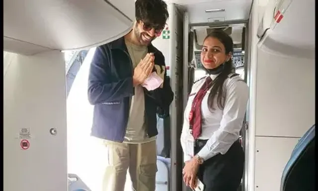 Bollywood Actor Kartik Aaryan travels in economy class of IndiGo flight,