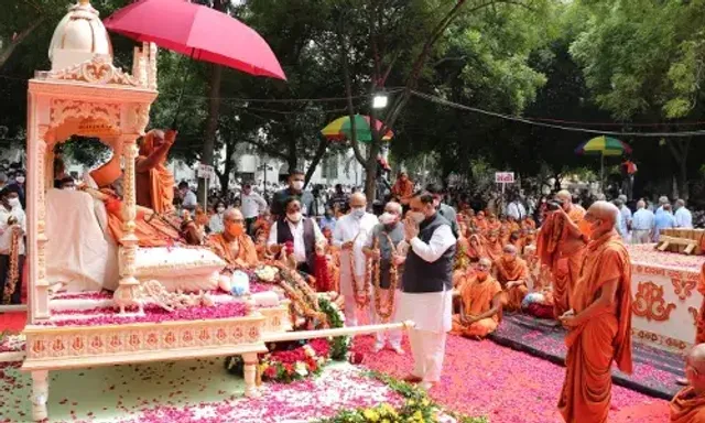 Chief Minister Vijay Rupani and Deputy CM Nitin Patel paid homage to Hariprasad Swami at Sokhada