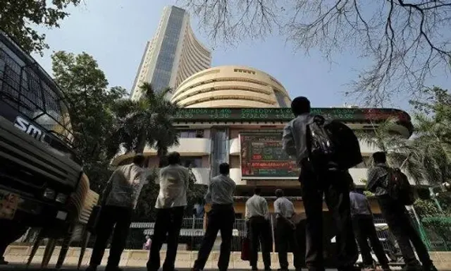 Sensex nearing 500 points rise, trading above 59,650, Nifty at 17,750