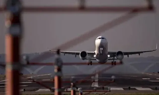 SpiceJet flight to Jabalpur returns to Delhi after crew notices smoke in cabin