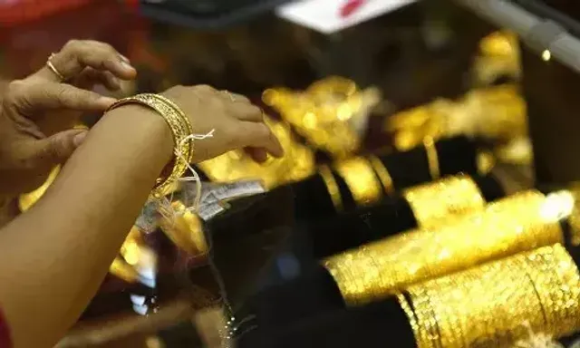 Gold rate today: Gold price in India decreases by Rs 140 for 10 grams