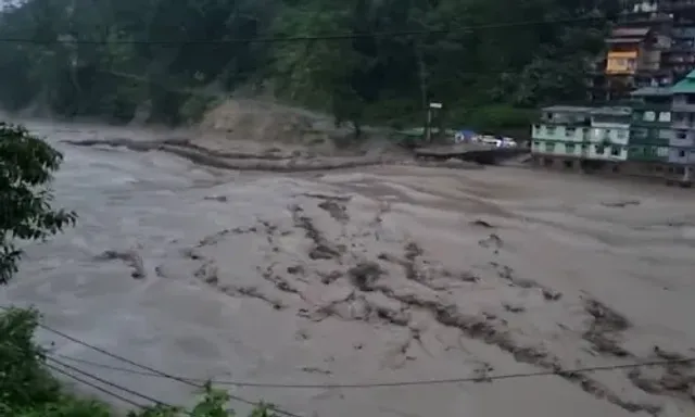 Sikkim: Flash flood in Teesta River due to cloud burst causes severe damage in many districts