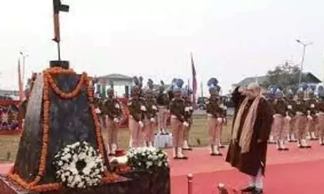 Amit Shah spends night in J&K at CRPF camp, pays a tribute to Pulwama Martyrs