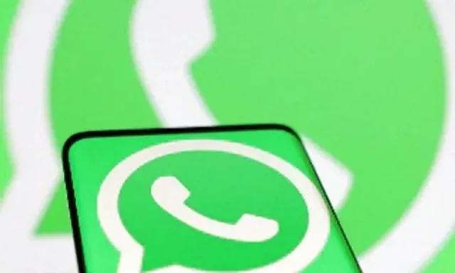 WhatsApp now lets users send voice messages as View Once