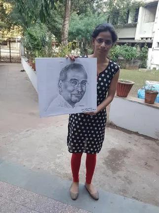 MSC Science student met her idol Venky, took autograph of him on his portrait made by her