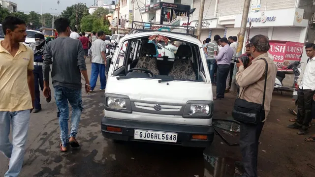 School van turned turtle injuring students in Vadodara