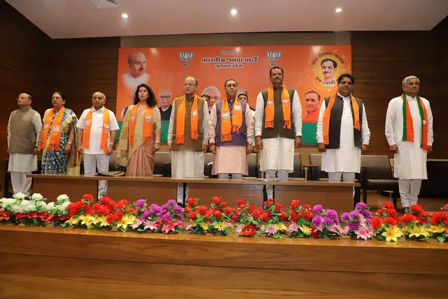 Vijay Rupani stays as Gujarat CM, Nitin Patel his deputy