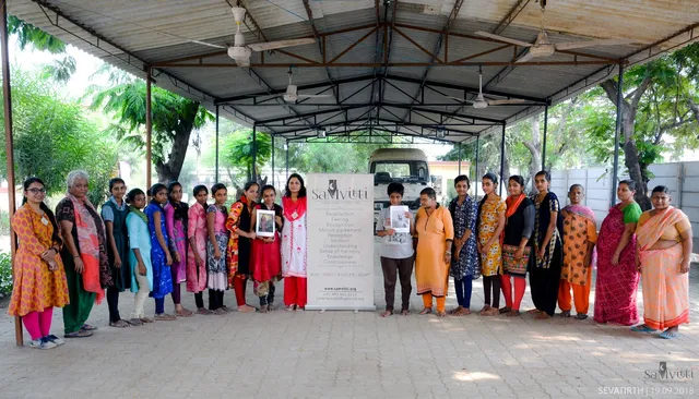 SahityaMitra Himangani Lakhera shared the story of Rajmata Jijabai Bhonsle to the women residents of Sevatirth in Vadodara