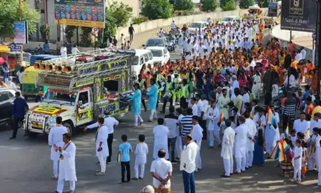 હિંમતનગર : ભગવાન મહાવીર સ્વામીની ભવ્ય શોભાયાત્રા નીકળી; મહાવીરનગર ચાર રસ્તાની નવી ઓળખ શ્રી મહાવીર સ્વામી અહિંસા સર્કલ બની