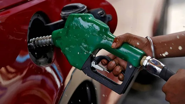 Petrol Diesel Price: पेट्रोल-डीजल हुआ महंगा!, सरकार ने दो रुपए प्रति लीटर बढ़ाने का लिया फैसला
