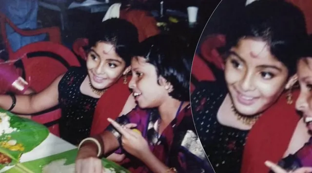 സദ്യയ്ക്ക് മുന്നിലും കഥ പറച്ചിലിൽ മുഴുകി മിടുക്കികൾ; ഈ ചിത്രത്തിലെ നടിയെ  മനസ്സിലായോ?