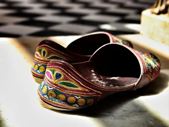 Traditional indian women's shoes store