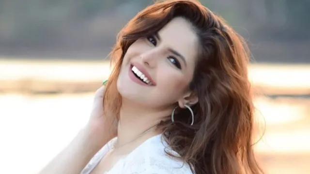 Here how Zareen Khan spreads laughter through her hilarious videos