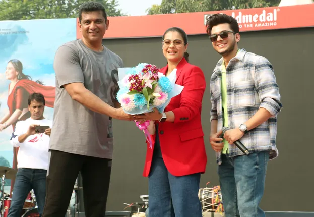 Kajol, Remo D'souza, Raghav Juyal MLA Aslam Sheikh द्वारा आयोजित मलाड मस्ती में शामिल हुए