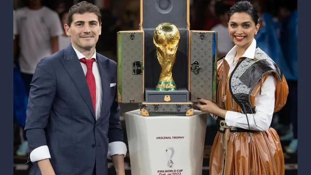 deepika_padukone_becomes_the_first_indian_to_inaugurate_the_fifa_world_cup_trophy