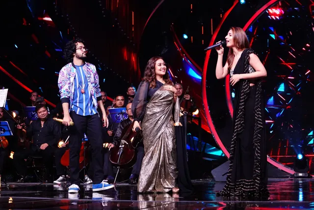 नेहा कक्कर और ध्वनि भानुशाली ने 'दिलबर' गाने पर किया इंडियन आइडल में परफ़ॉर्म