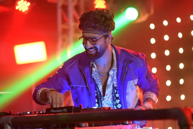 Anurag Kashyap की Almost Pyaar with DJ Mohabbat  में Vicky Kaushal बने DJ Mohabbat
