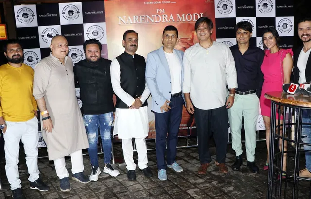 मुंबई में आयोजित हुई फिल्म पीएम नरेंद्र मोदी की सक्सेस पार्टी