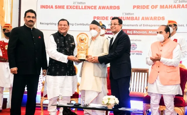 उदय अधिकारी 'India SME Excellence Award' से राज्यपाल भगत सिंह कोश्यारी द्वारा सम्मानित