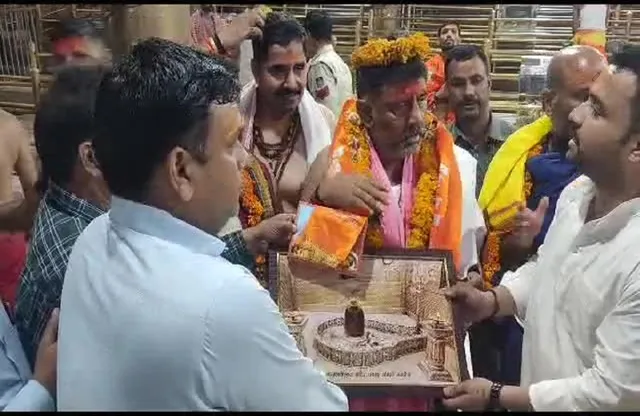 D K Shivakumar visits Mahakaleshwar, Kalabhairava temples in Ujjain;  predicts thumping Cong victory in year-end MP