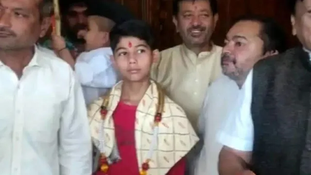 Big fan of PM', says boy who breached Modi's security cordon in K