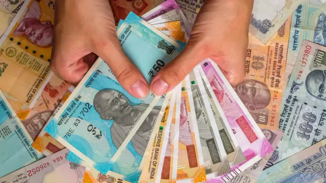 29 dollars top in indian rupees