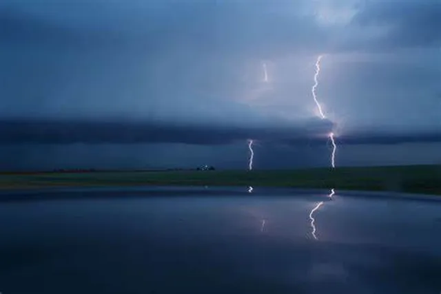 Girl's Lightning Escape 