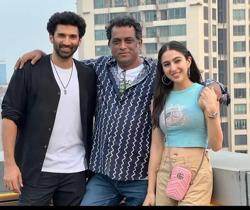 Fresh pairing of Sara Ali Khan and Aditya Roy Kapur strikes a chord with fans! Check out their reactions