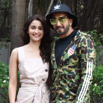 Ranveer Singh, Alia Bhatt take a break from shoot , groove at AP Dhillon Gurgaon Concert: